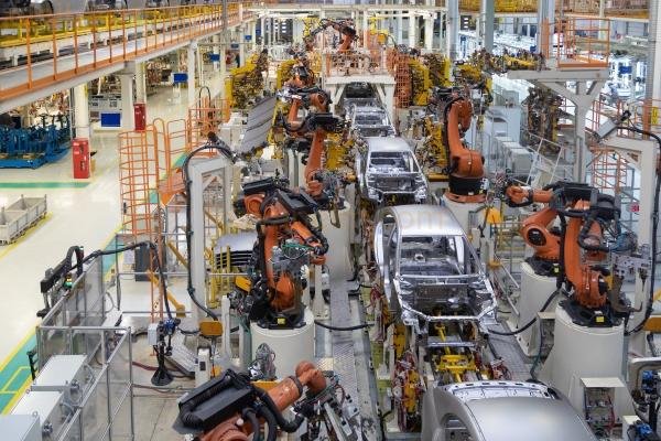 إيطاليا تخطط لتقديم إعانات بقيمة مليار دولار هذا العام لتعزيز صناعة السيارات