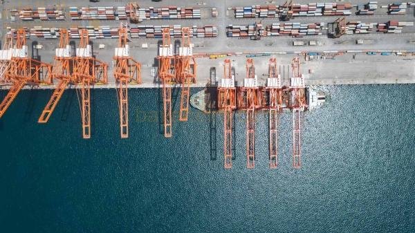 ميناء صلالة يتعامل مع 1.7 مليون حاوية في النصف الأول من 2024