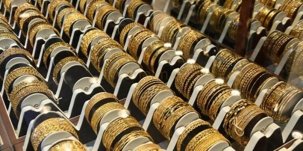 ارتفاع واردات الذهب إلى عُمان بنسبة 41% في 2024
