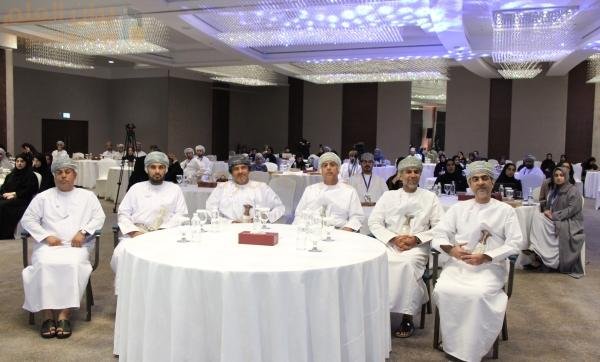 100 شاب عماني يتنافسون على جوائز مسابقة الذكاء الاصطناعي الجديدة