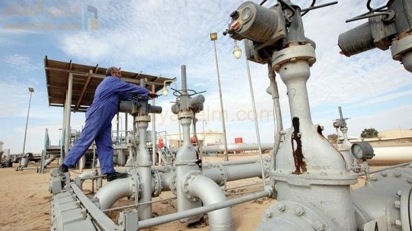 إغلاق حقول النفط الليبية يمتد إلى المواجهة بشأن البنك المركزي