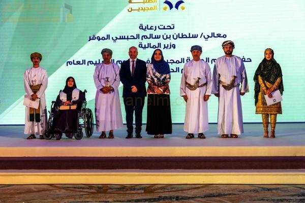 أوكسي عمان تكرم أفضل 100 طالب وطالبة في المدارس
