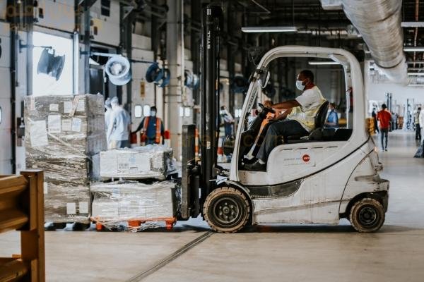 توطين 22 مهنة في قطاعي النقل وتكنولوجيا المعلومات