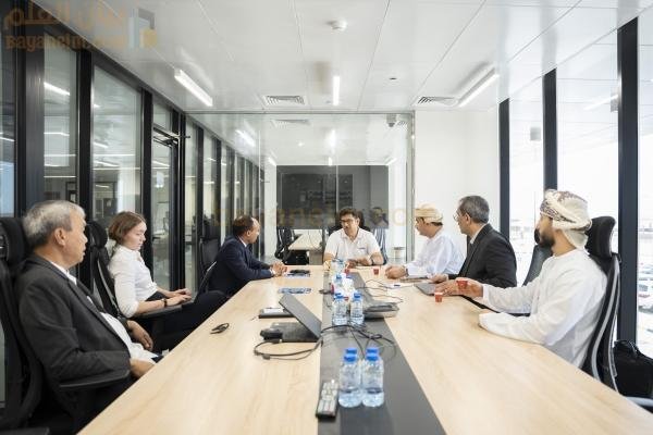 مسؤولو هيئة المنطقة الاقتصادية الخاصة بالدقم يجتمعون مع وفد البنك الآسيوي للاستثمار في البنية التحتية