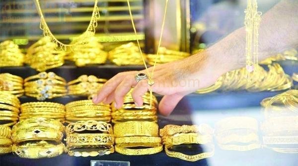 انخفاض أسعار الذهب بعد تسجيلها أعلى مستوى على الإطلاق