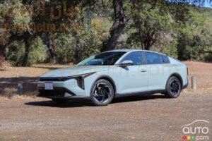2025-kia-k4_1fr.jpg
