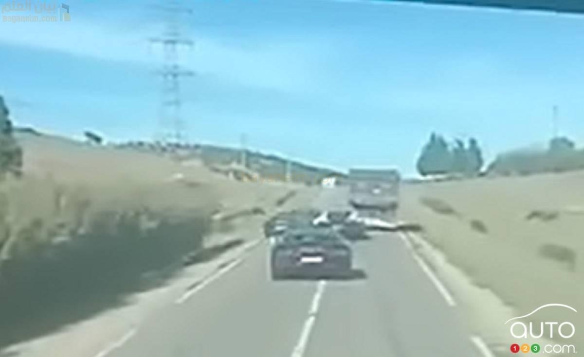 حادث سير وسيارتين بوغاتي شيرون | أخبار السيارات