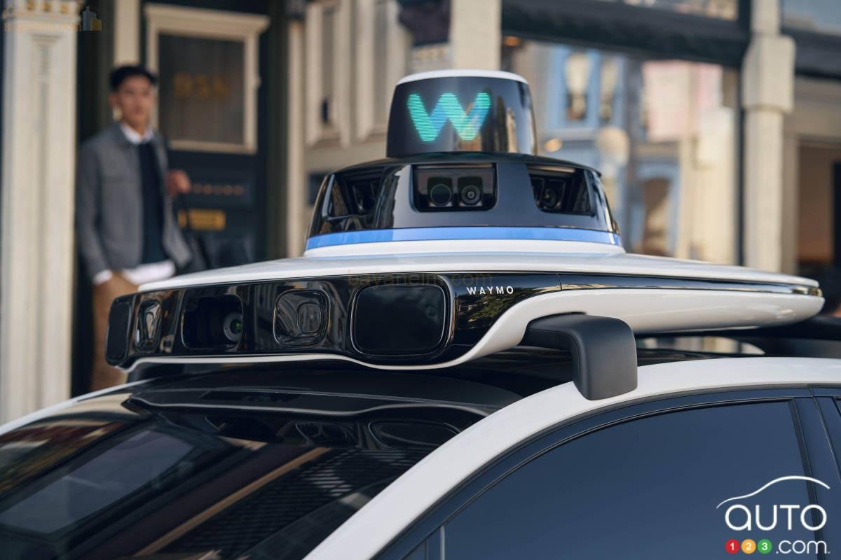 ازدحام مروري مع أربع مركبات Waymo ذاتية القيادة | أخبار السيارات