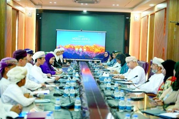 وزير الصحة يتفاعل مع الطلاب