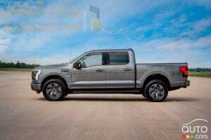 2024-ford-f150-lightning-flash-03fr.jpg