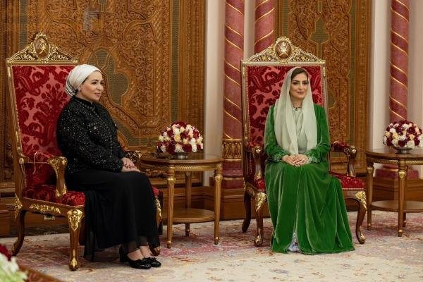 السيدة الفاضلة سيدة مصر الأولى تجري محادثات