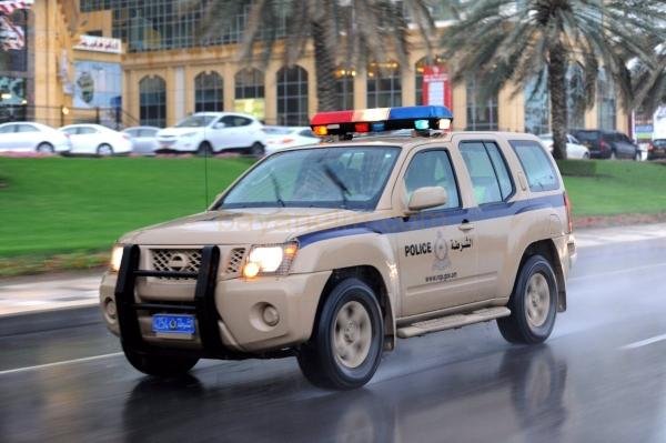 القبض على خمسة آسيويين بتهمة السرقة من أحد عملاء البنك في مسقط