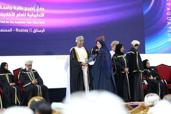 جامعة التكنولوجيا والعلوم التطبيقية تحتفل بتخريجها