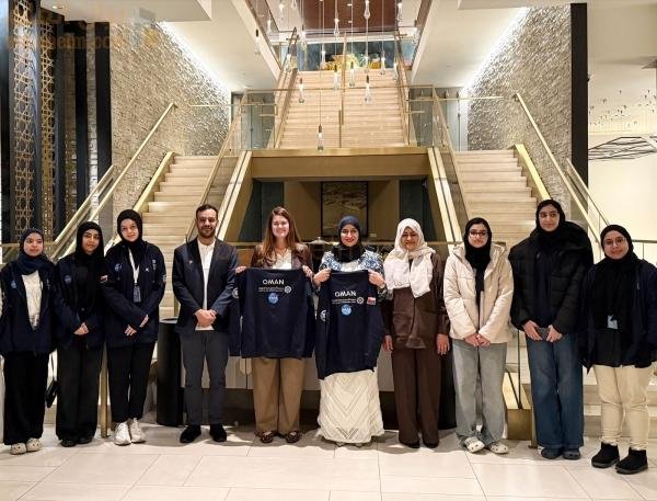 الطلاب العمانيون ينهون زيارة ناسا الدراسية