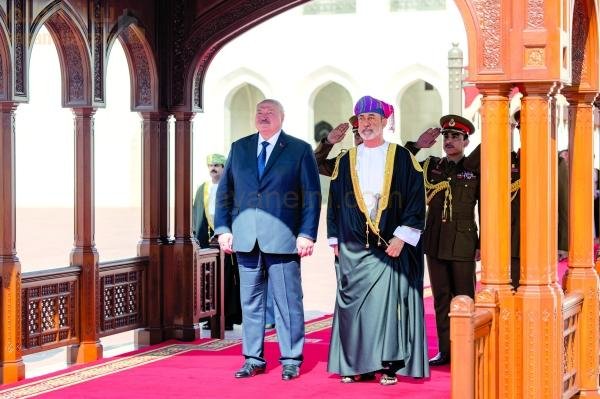 الرئيس البيلاروسي يقيم حفل استقبال رسمي في قصر العلم