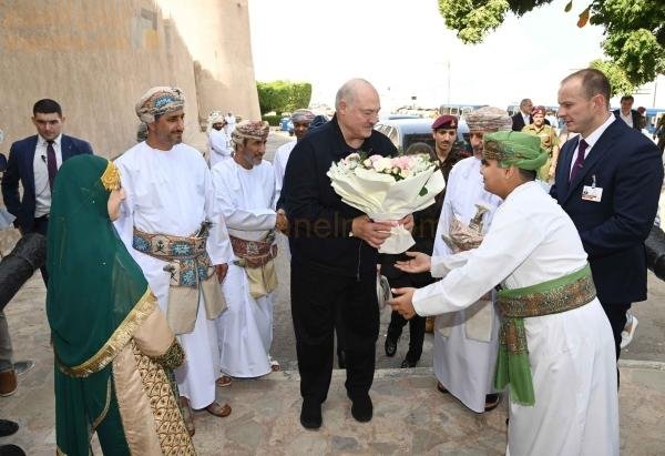 رئيس بيلاروسيا يزور قلعة صحار