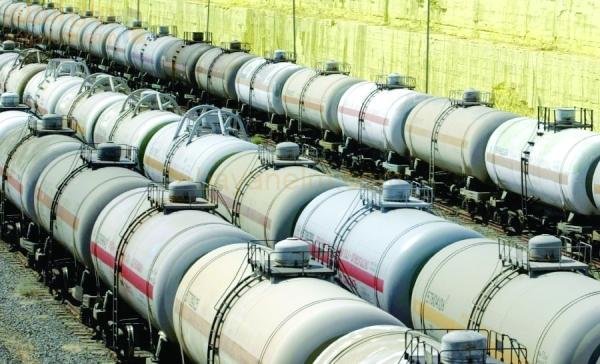 تعمل موازين النفط الكبيرة على دعم الاستثمارات المتجددة