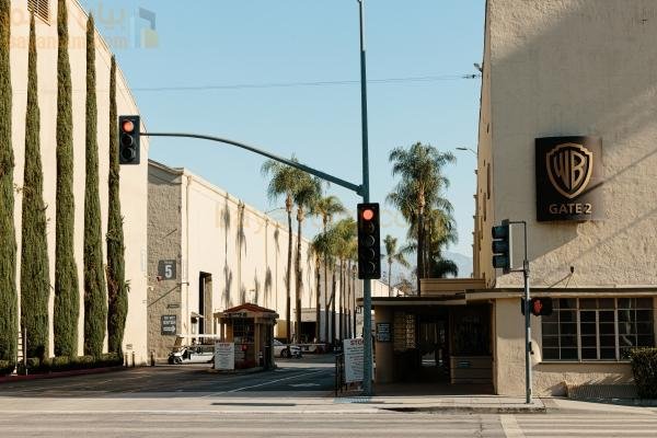 وبينما تكافح هوليوود، يشعر اقتصاد المنطقة بالألم