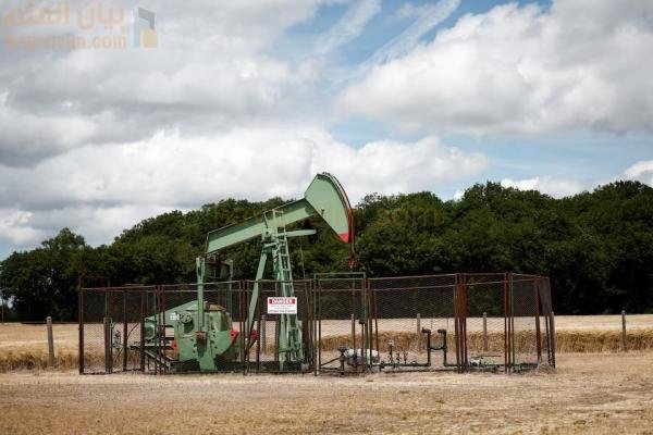 النفط يستقر في تداولات ضعيفة خلال العطلة