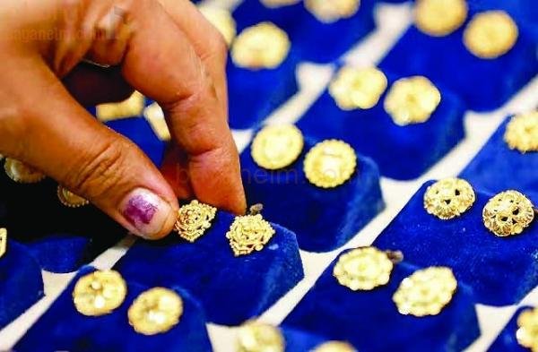 يستعد الذهب لأفضل عام منذ عام 2010 بسبب تخفيضات أسعار الفائدة والتوترات العالمية