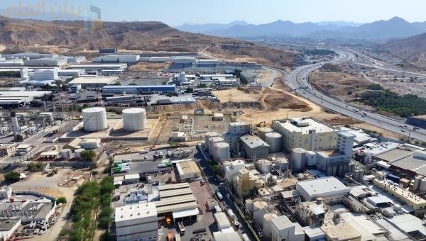 النمو الصناعي في عمان يدفع التنويع الاقتصادي